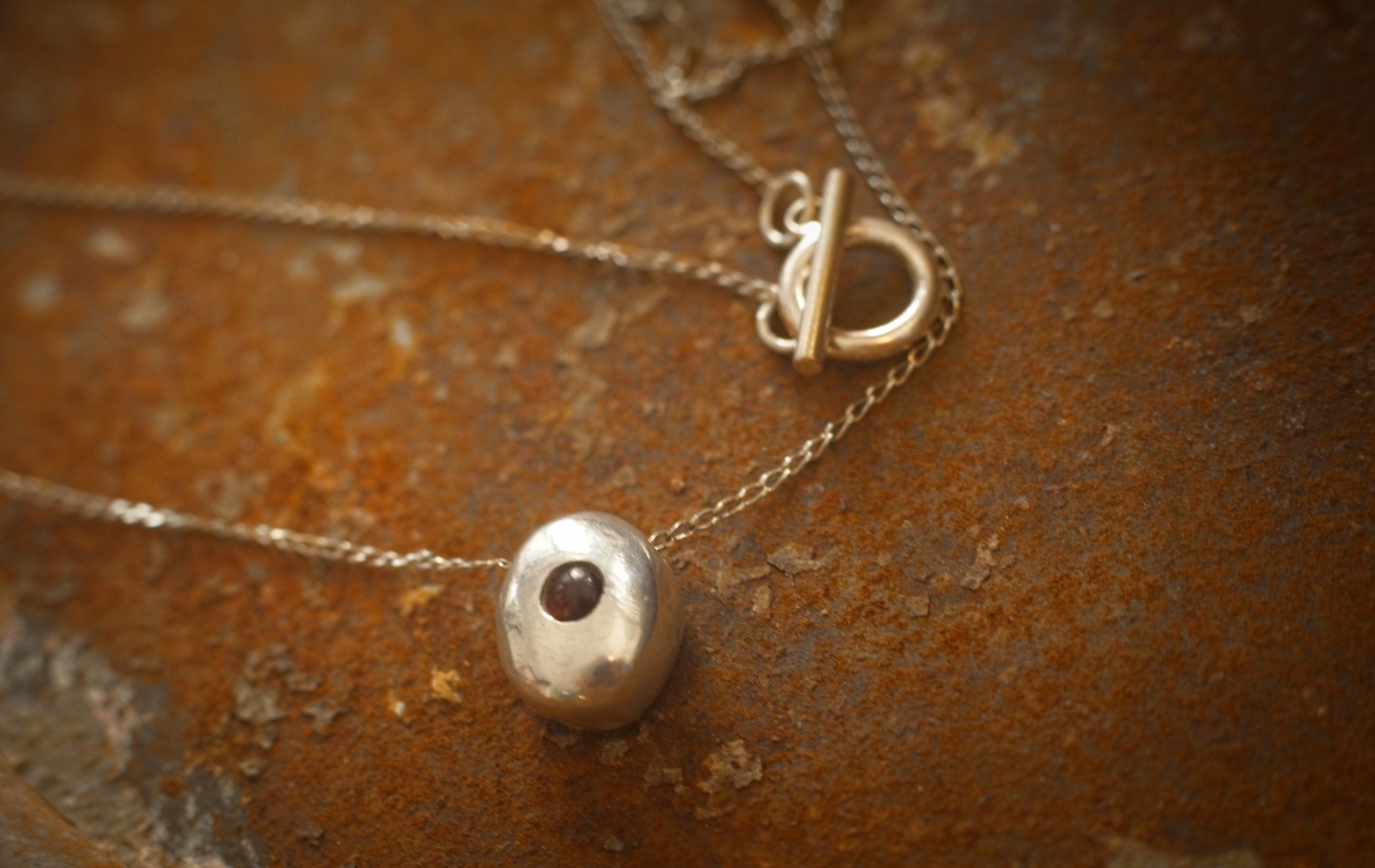 Beach Pebble Necklace with Garnet - Image 2