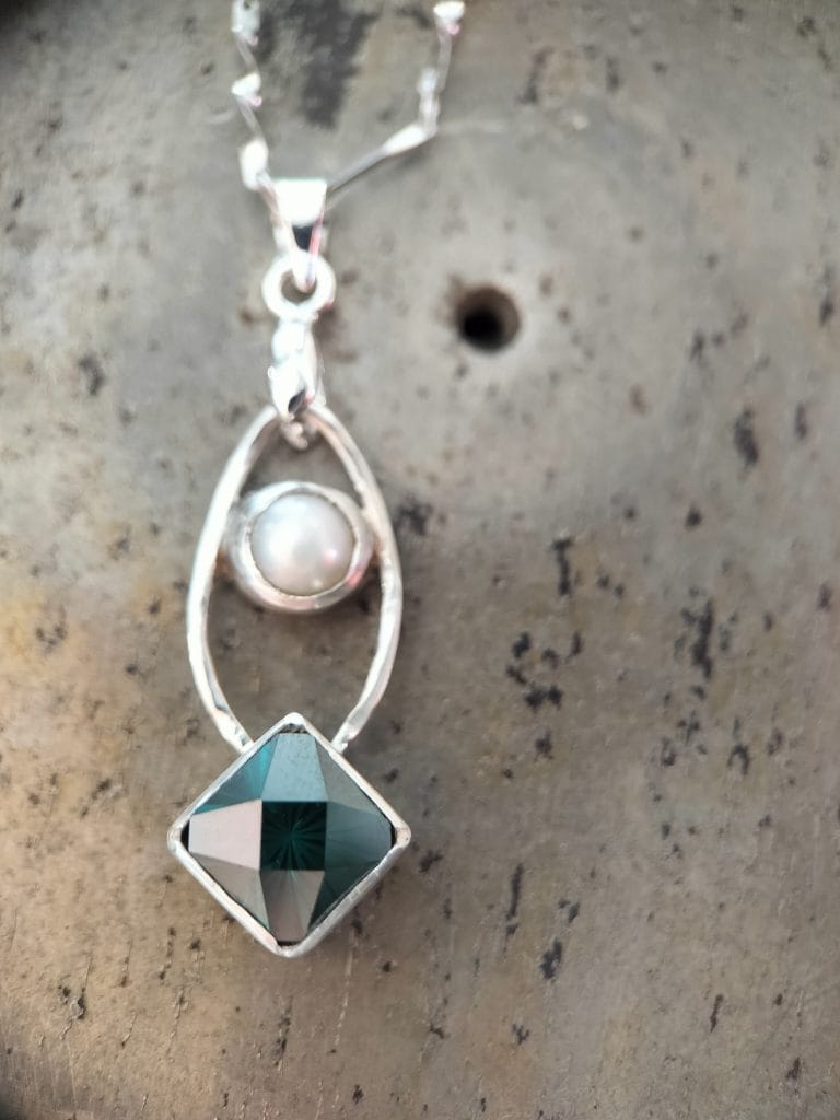 Fantasy cut green moissanite with pearl